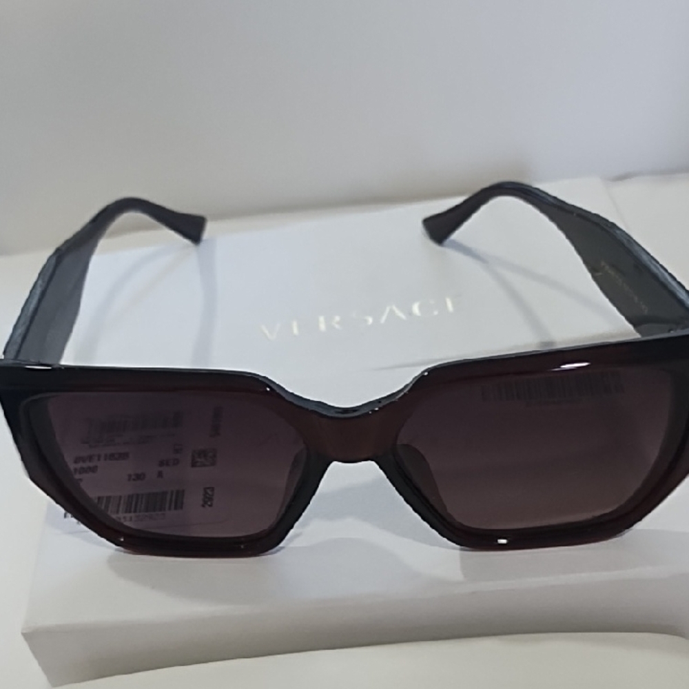 Versace Elegant Black Sunglasses Includes Box And Case - Picture 2 of 8